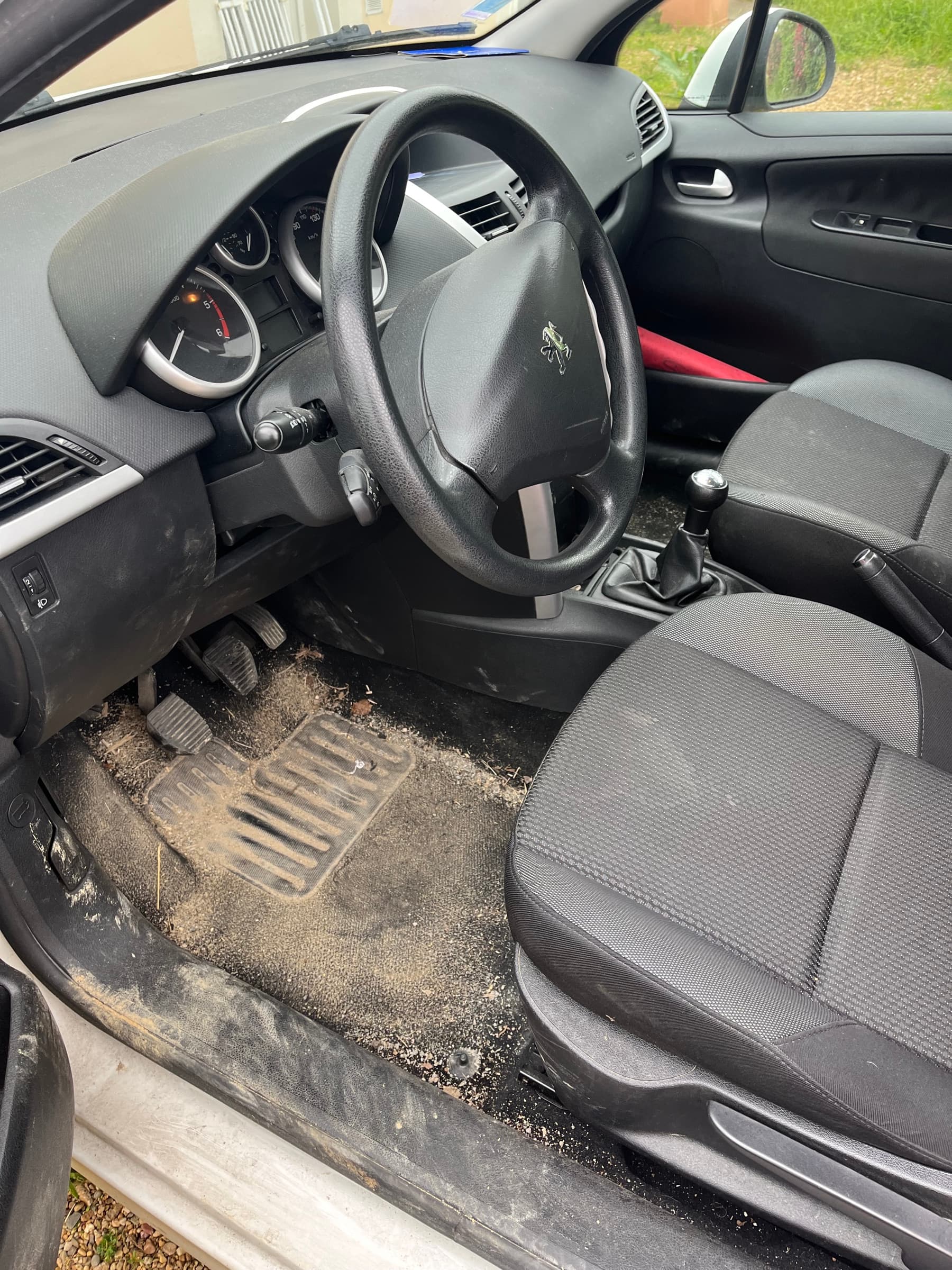Detailing avant / après — véhicule 8 — avant