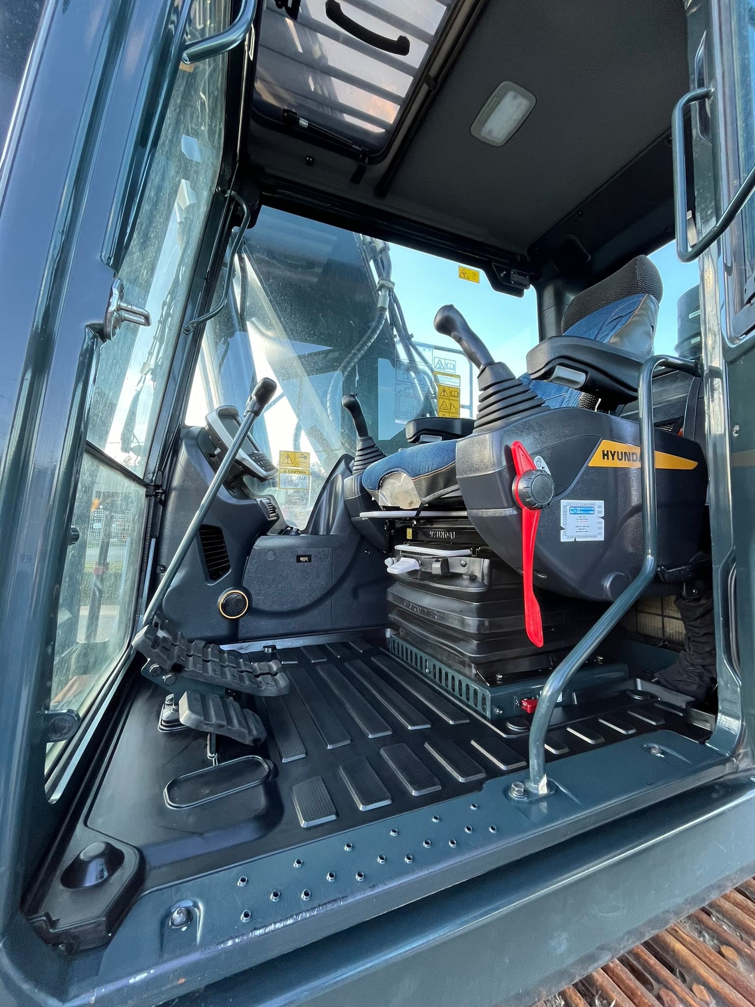 Cabine d'engin de chantier — intervention 1 — après