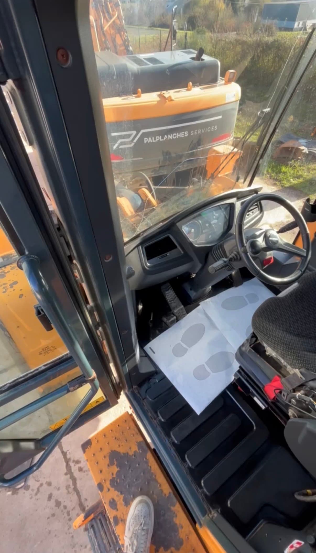 Cabine d'engin de chantier — intervention 4 — après
