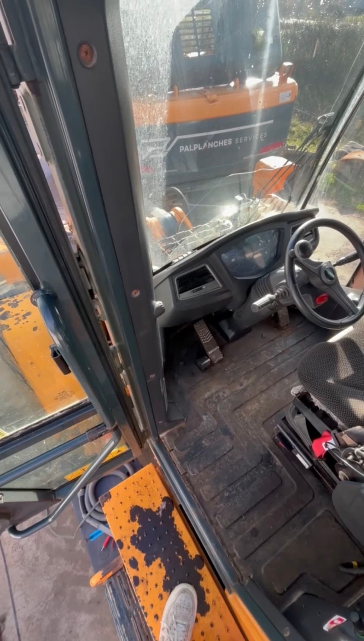 Cabine d'engin de chantier — intervention 4 — avant
