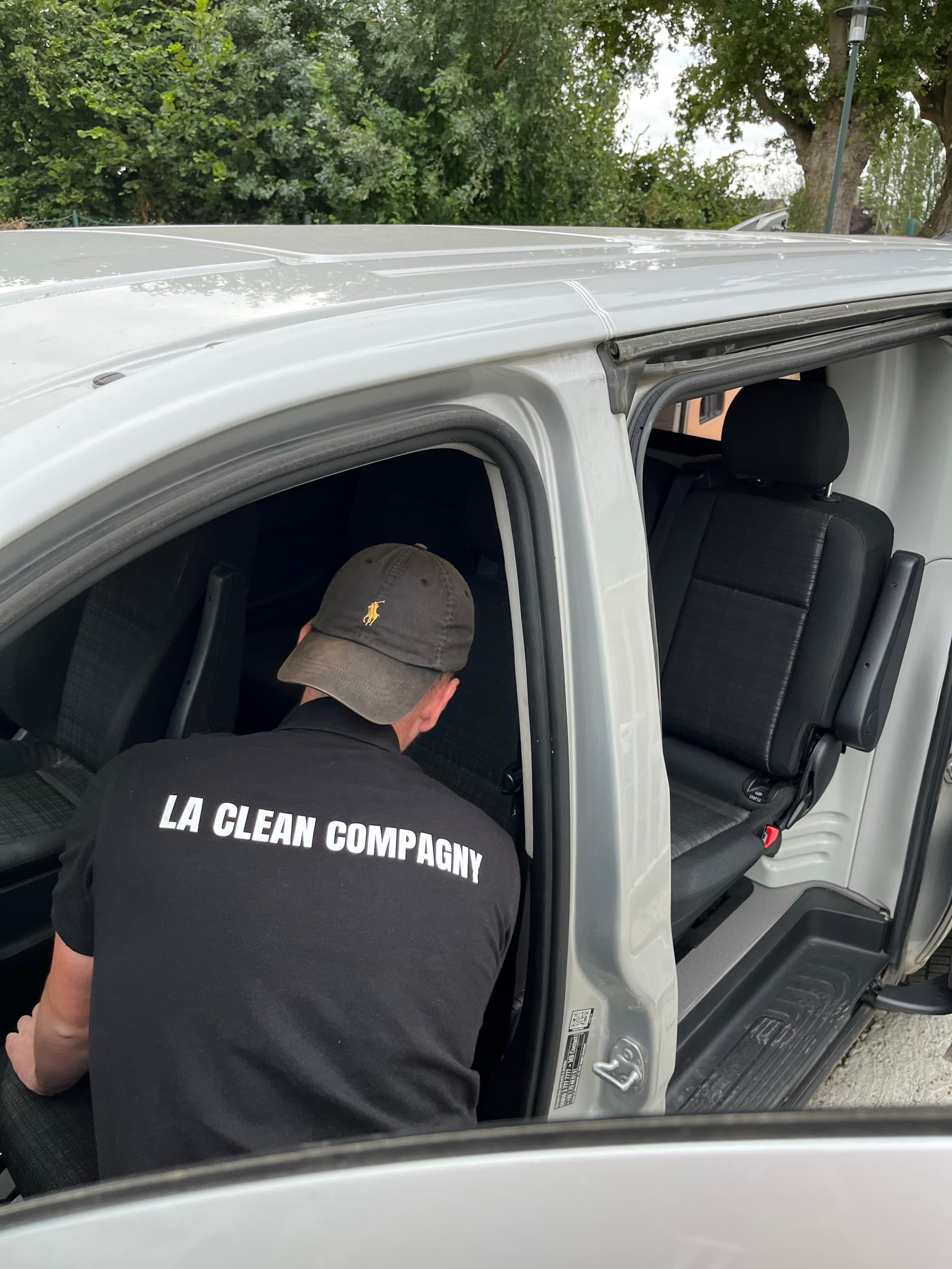 La Clean Compagny en intervention sur un véhicule