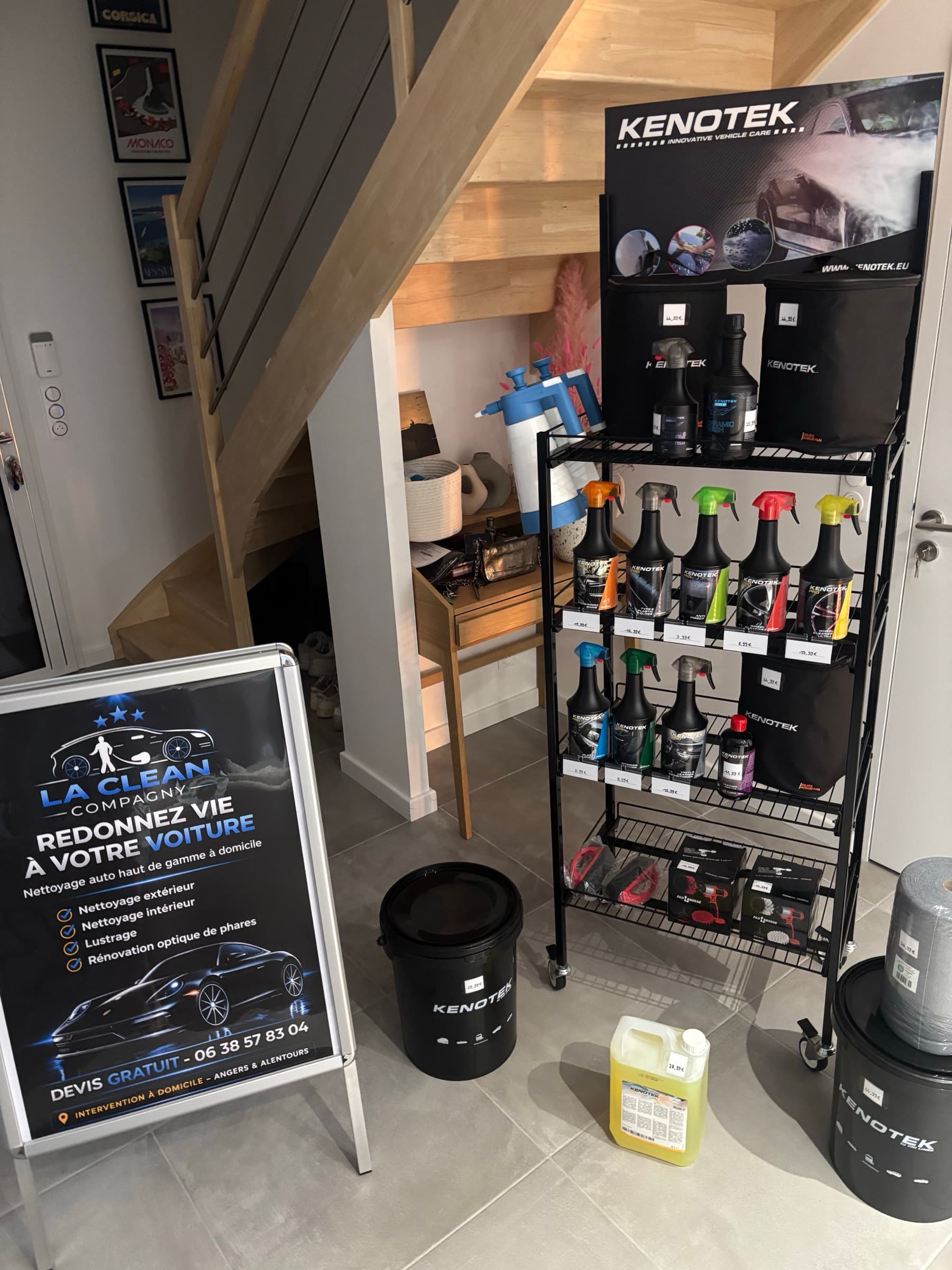 Présentoir de produits Kenotek sur le stand La Clean Compagny