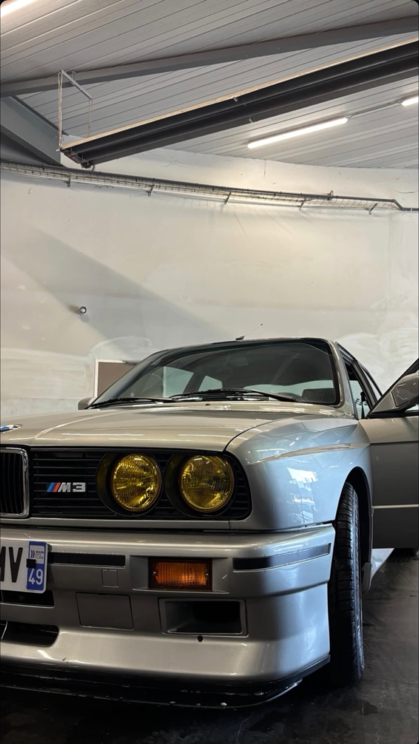 BMW M3 — lavage extérieur à Angers
