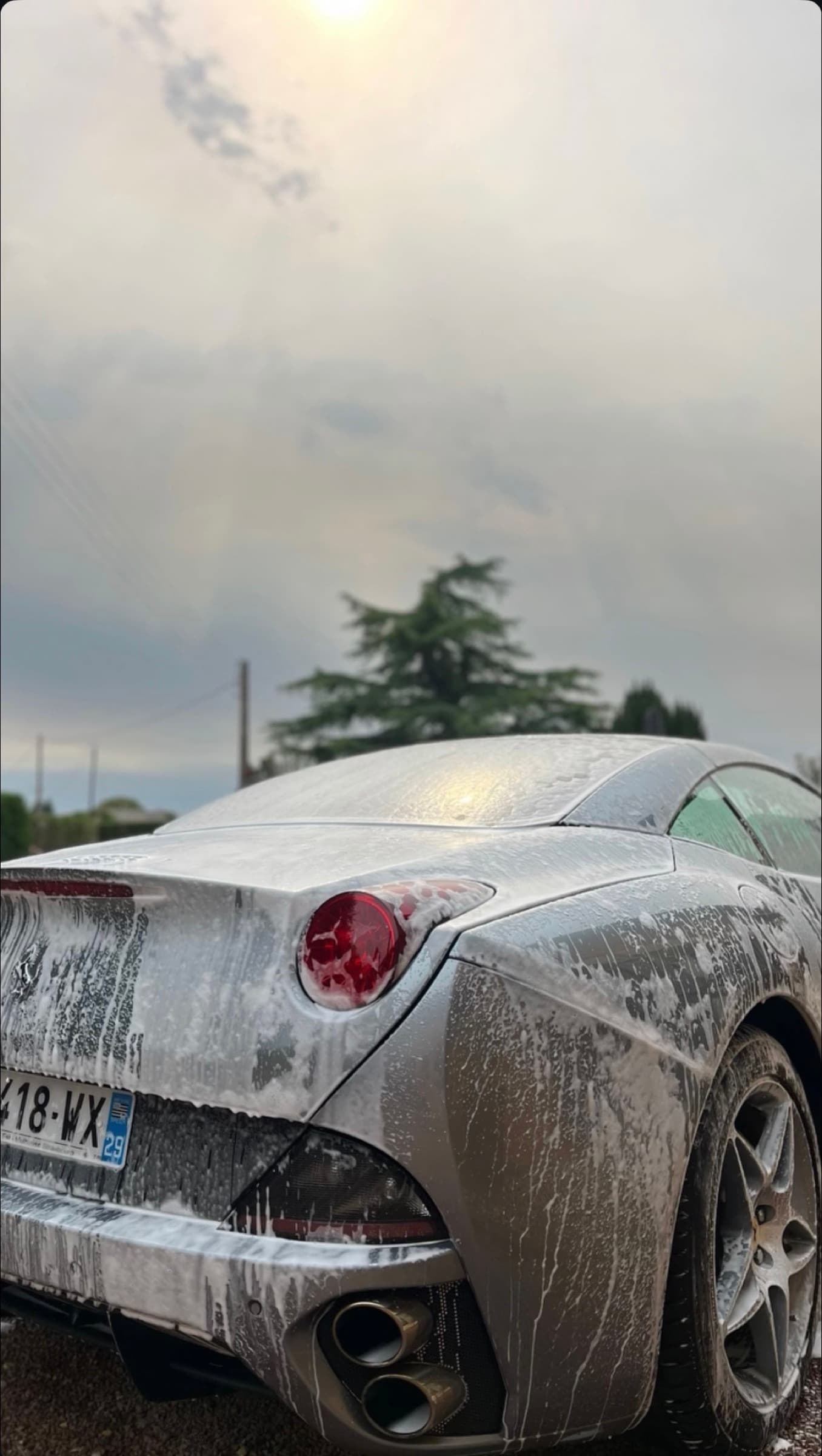 Ferrari California — lavage prestige à Angers