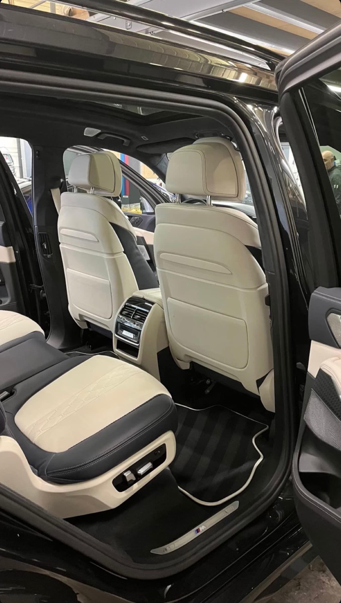 BMW X7 de flotte — nettoyage intérieur à Angers